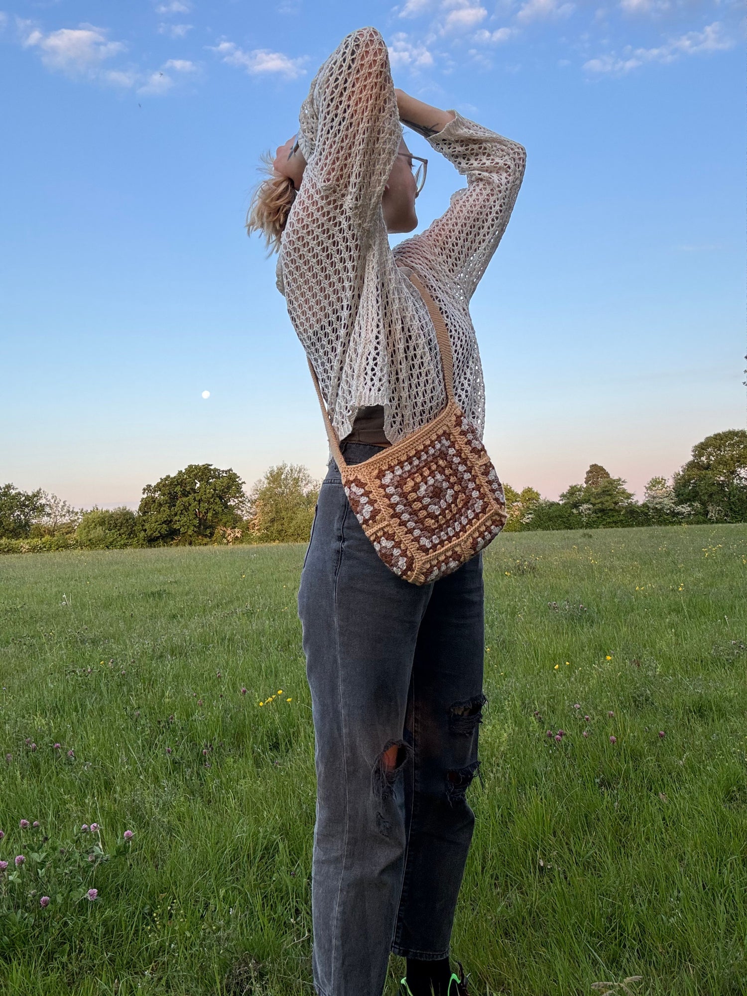 Handmade crochet tote bag pattern in cotton yarn, DYI crochet bag, summer bag crochet easy PDF download, Beginners friendly crochet pattern.