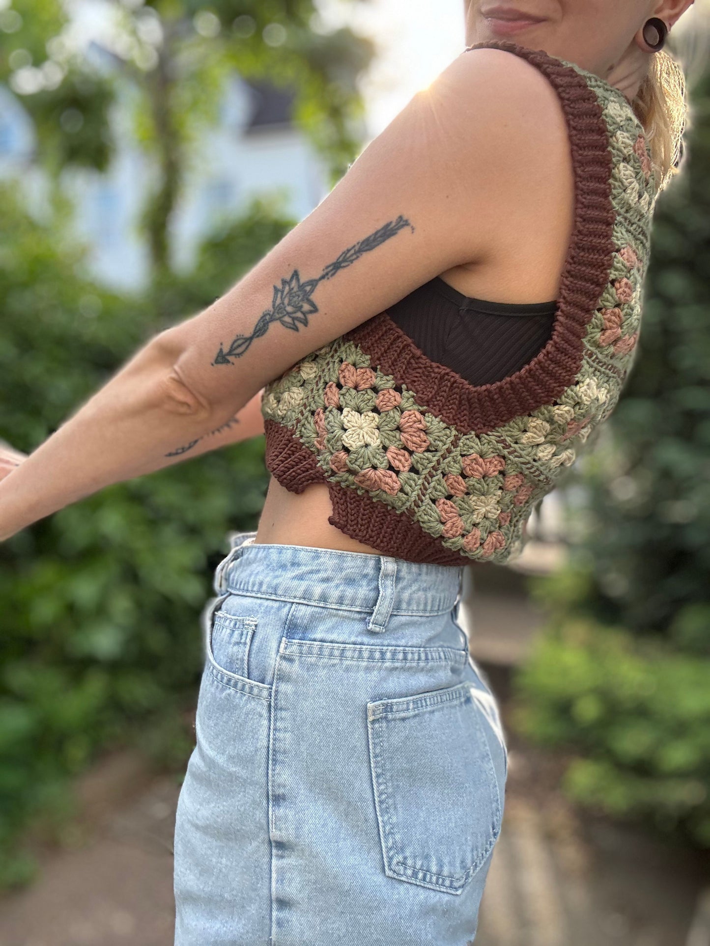 Granny square patchwork crochet top pattern, colorful boho summer shirt, beginner-friendly, easy to crochet in different colors.