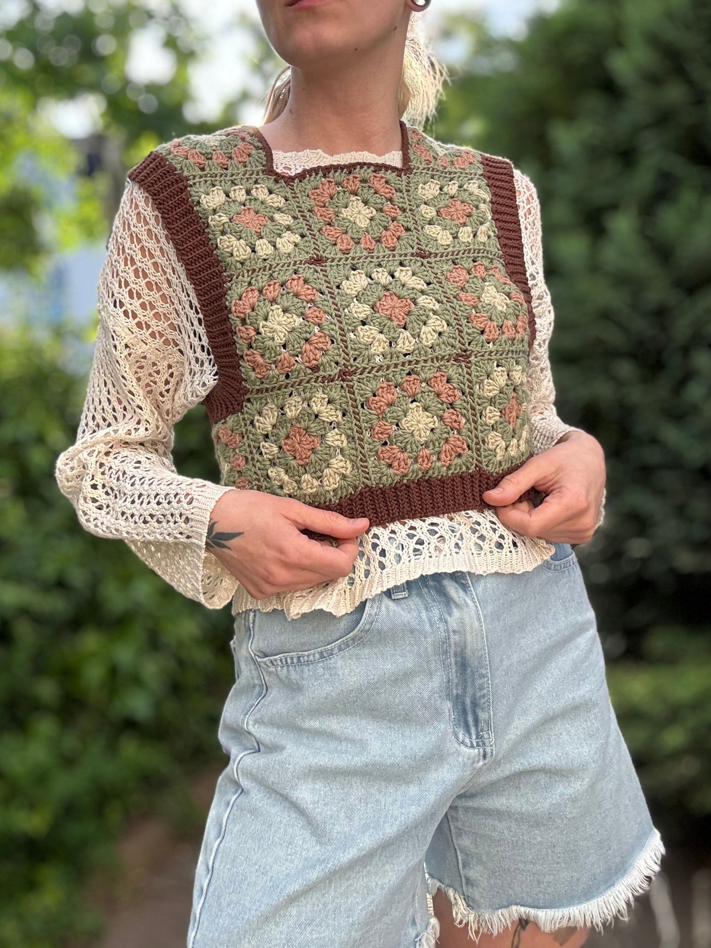 Granny square patchwork crochet top pattern, colorful boho summer shirt, beginner-friendly, easy to crochet in different colors.