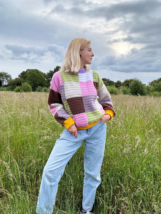Patchwork jumper crochet pattern, colorful handmade sweater, beginner-friendly PDF, easy to crochet and in lots of different colors.