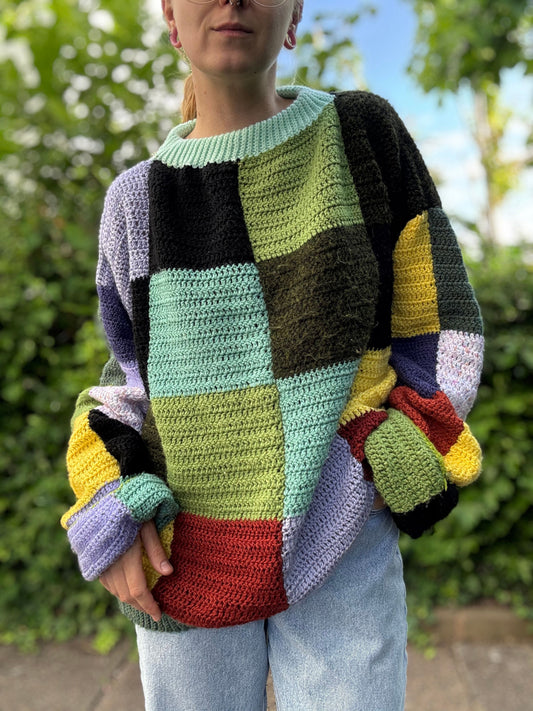 Patchwork jumper crochet pattern, colorful handmade sweater, beginner-friendly PDF, easy to crochet and in lots of different colors.