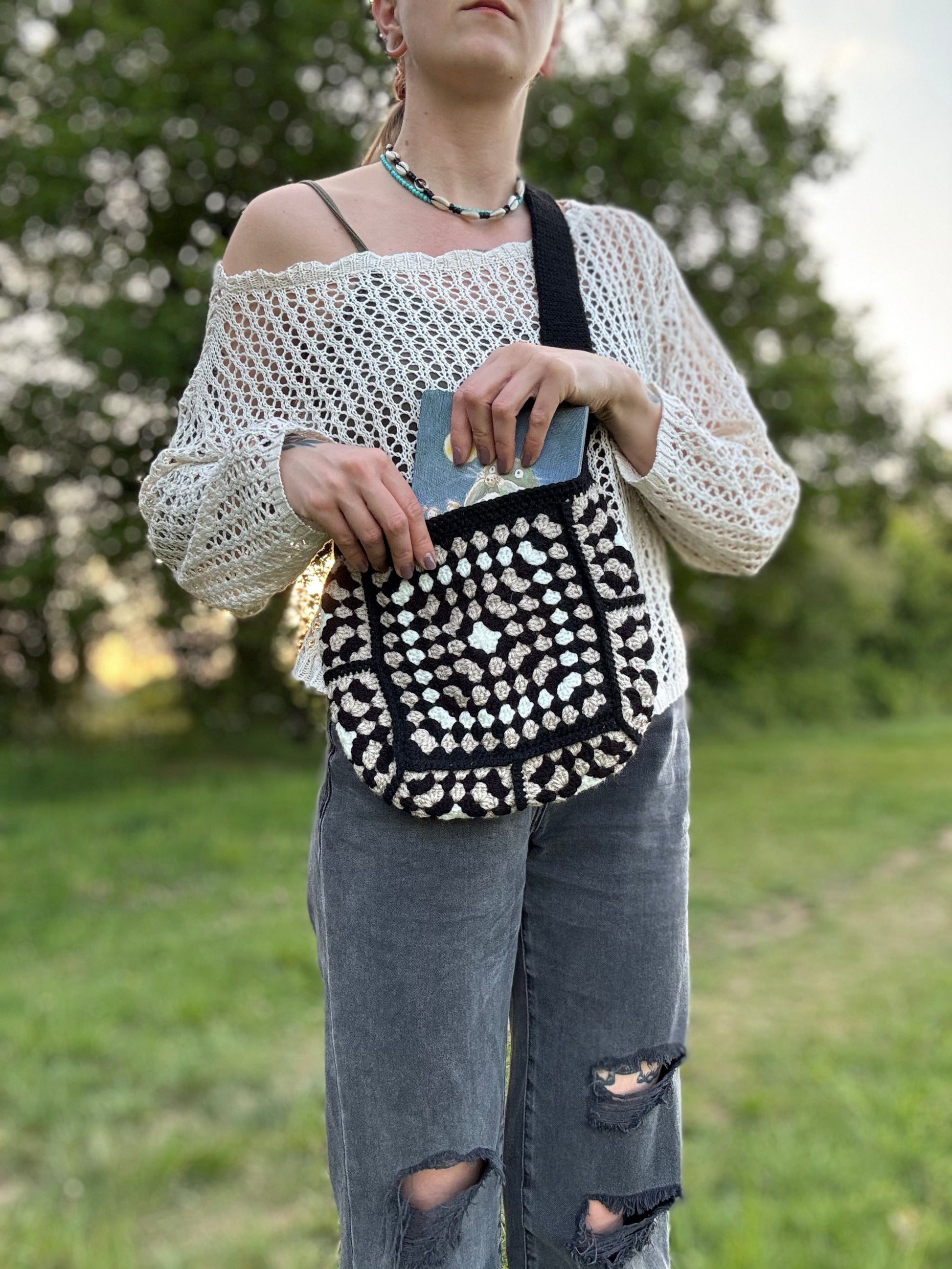 Handmade crochet tote bag pattern in cotton yarn, DYI crochet bag, summer bag crochet easy PDF download, Beginners friendly crochet pattern.