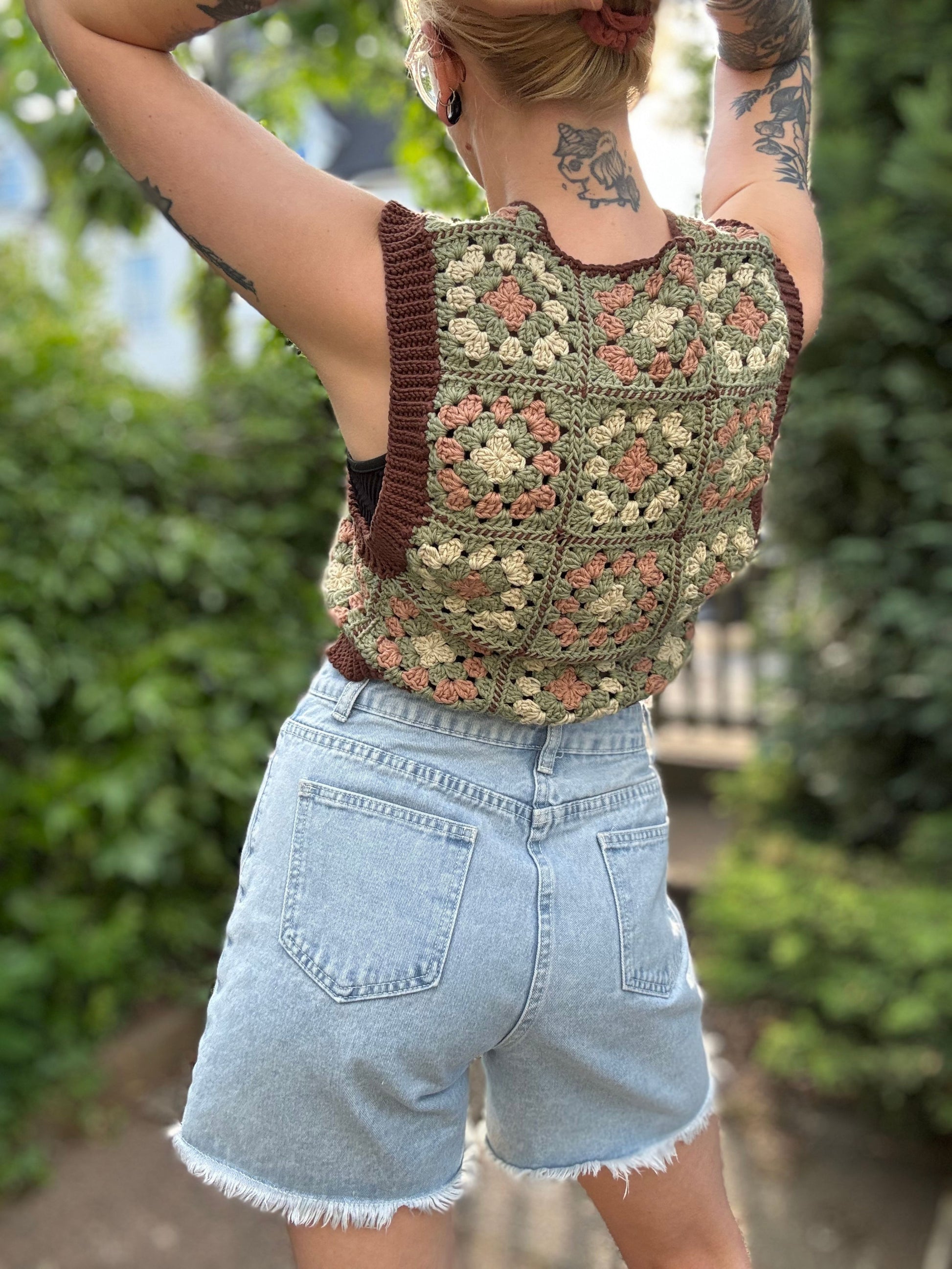 Granny square patchwork crochet top pattern, colorful boho summer shirt, beginner-friendly, easy to crochet in different colors.