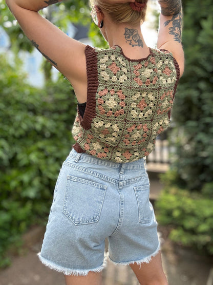 Granny square patchwork crochet top pattern, colorful boho summer shirt, beginner-friendly, easy to crochet in different colors.
