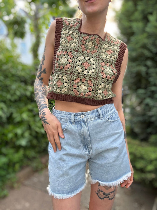 Granny square patchwork crochet top pattern, colorful boho summer shirt, beginner-friendly, easy to crochet in different colors.