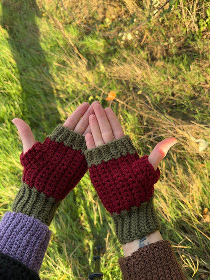 Fingerless gloves crochet pattern, easy handmade wrist warmers, gift idea. quick beginner crochet project with a step-by-step picture tutorials.