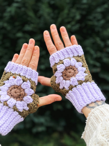 Fingerless gloves crochet pattern – textured handmade wrist warmers in lavender and moss green color. Easy beginner crochet project with a step-by-step photo tutorials.