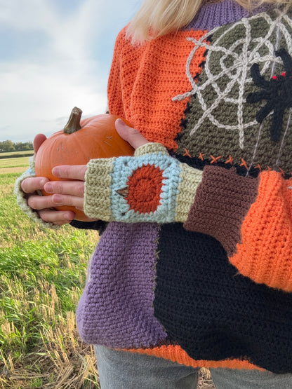 Easy crochet fingerless gloves pattern in cozy chunky yarn. Beginner fingerless gloves crochet pattern in blue shades and white color. Crochet pattern with step-by-step photo guidance.