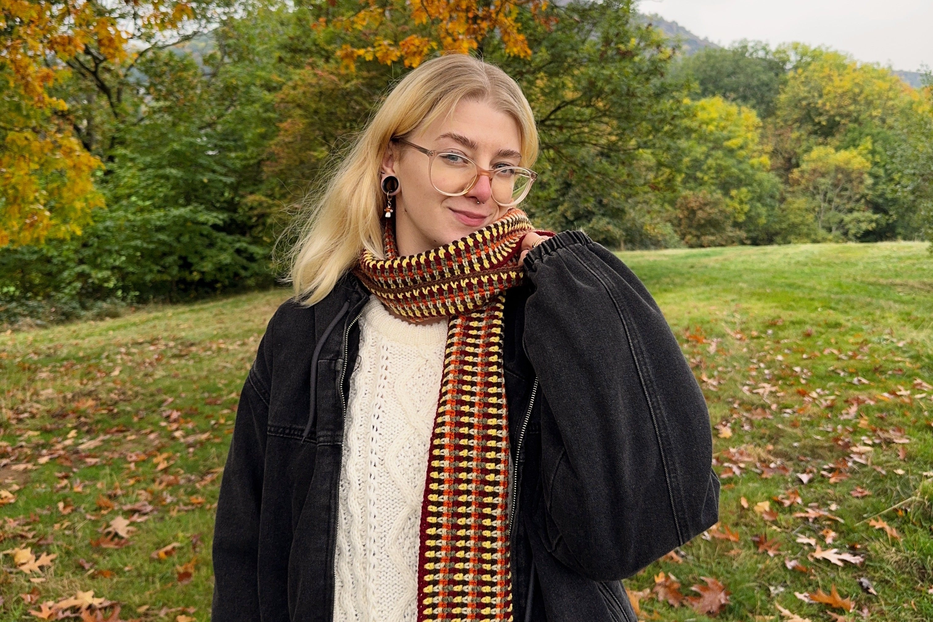 Woman Wearing Moss Scarf which ByBloomAndMoon Created, you can get by buying PDF instant Download Pattern.