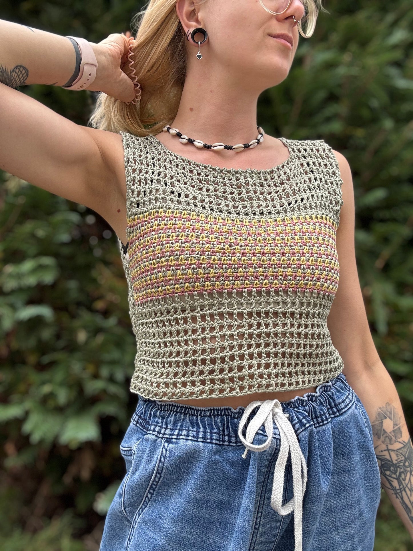 Crochet mesh top pattern for summer, boho beachwear design in white, beginners friendly crochet pattern.
