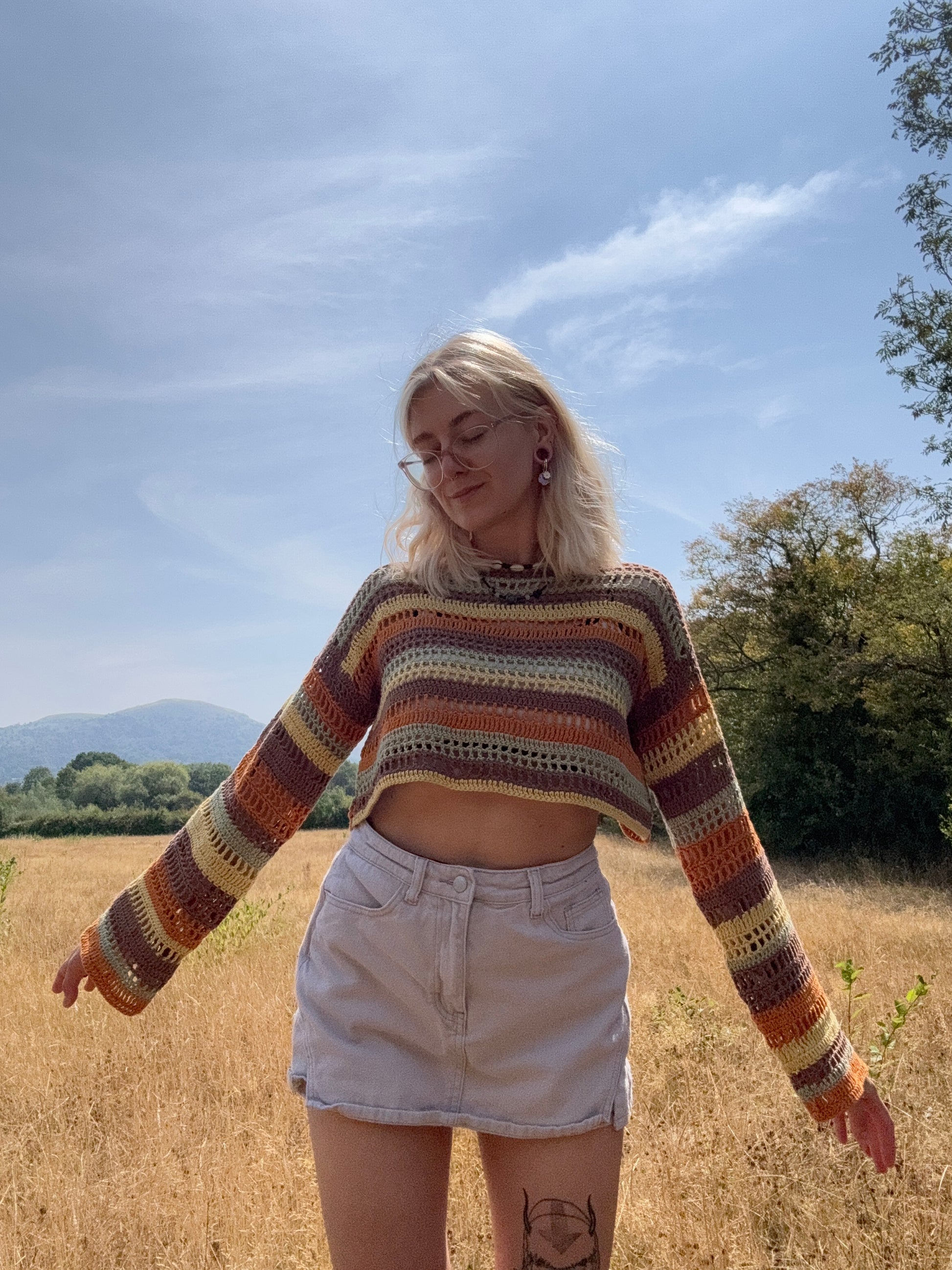 Beginner crochet top pattern, sleeveless, open stitch, lightweight for summer, mesh top, In 3 different colors, fully customizable, instant PDF download.