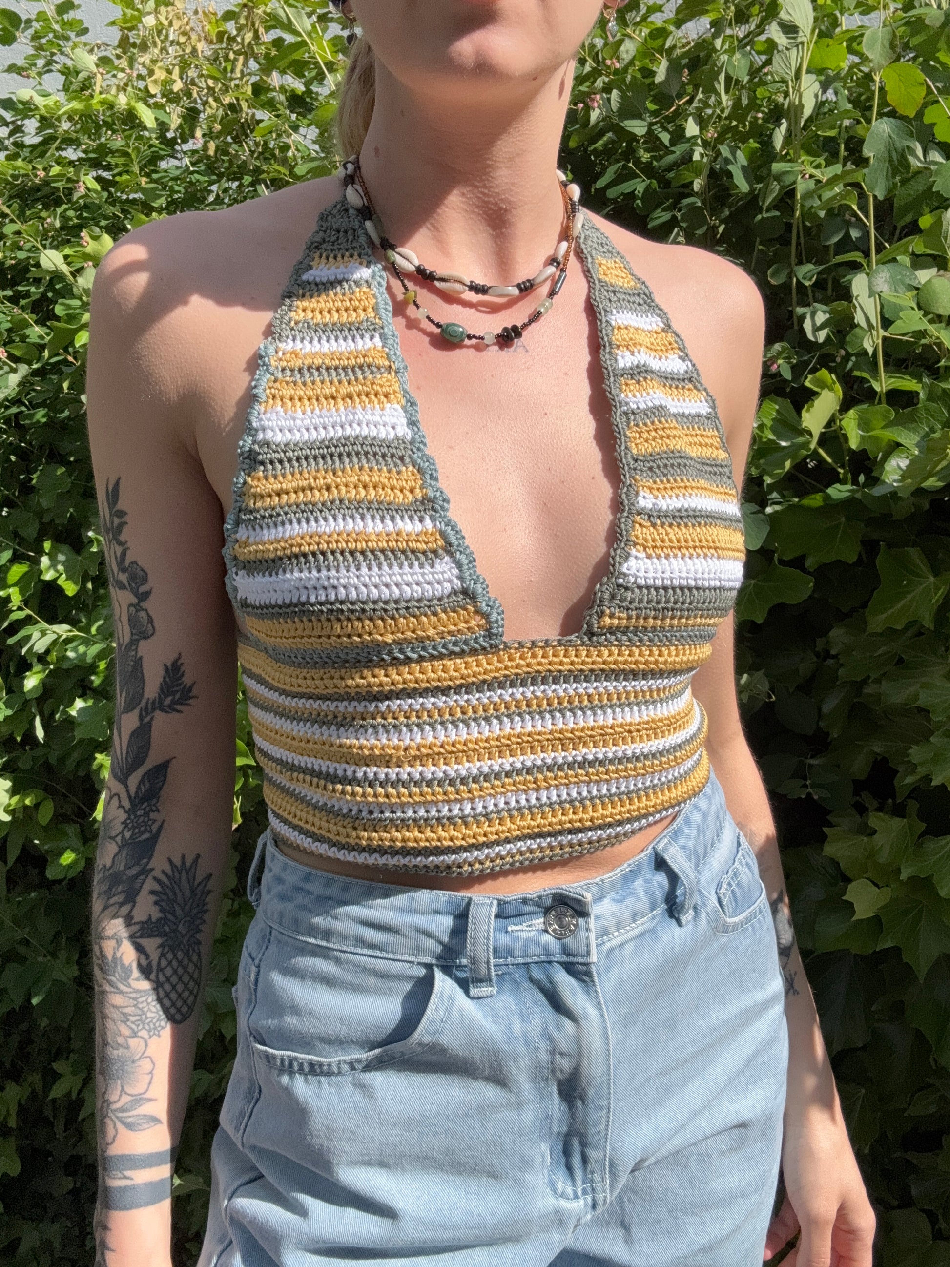 Easy Halter Top Crochet Pattern, Beginner Crochet Top Pattern – Easy Halter, Women’s Summer Top PDF, Boho Crochet Top Pattern – Festival Halter, Summer Crop Top PDF in 3 different colors.