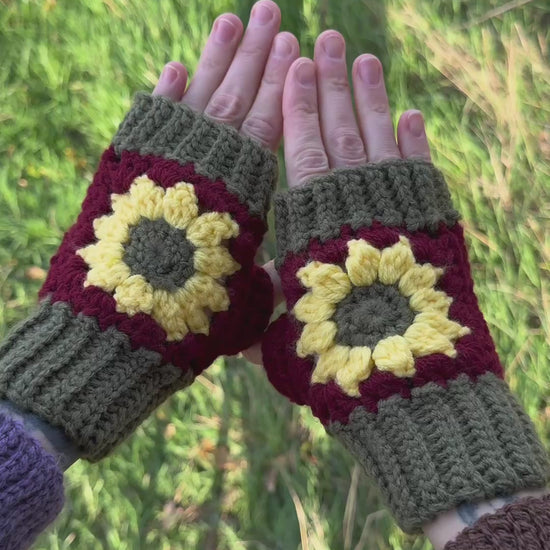 Fingerless gloves crochet pattern – textured handmade wrist warmers in brown, forest green and deep orange color. Easy beginner crochet project with a step-by-step photo tutorials.
