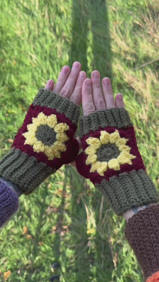 Fingerless gloves crochet pattern – textured handmade wrist warmers in brown, forest green and deep orange color. Easy beginner crochet project with a step-by-step photo tutorials.