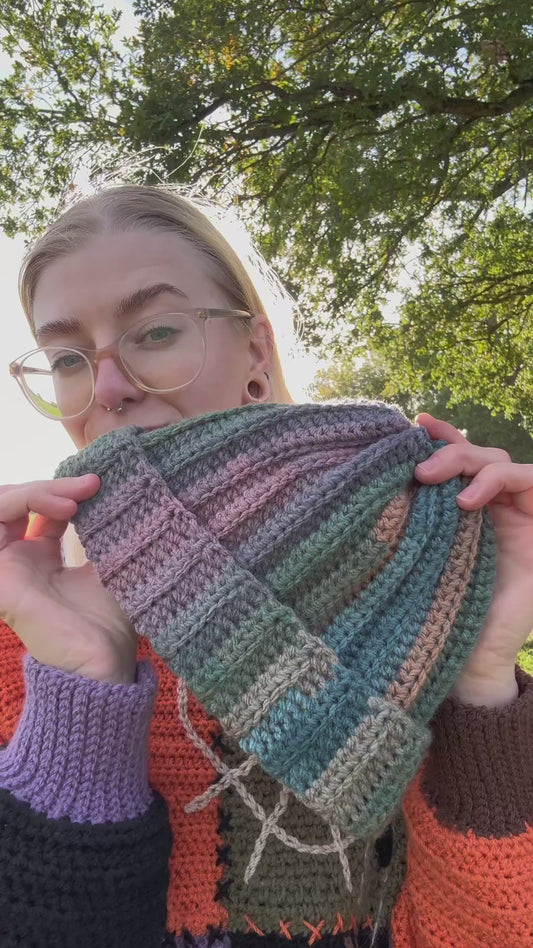 Beginner friendly ribbed beanie crochet pattern with step-by-step picture tutorials. Classic ribbed stitch beanie crochet design. Fitted hat, textured brim, ideal winter gift.