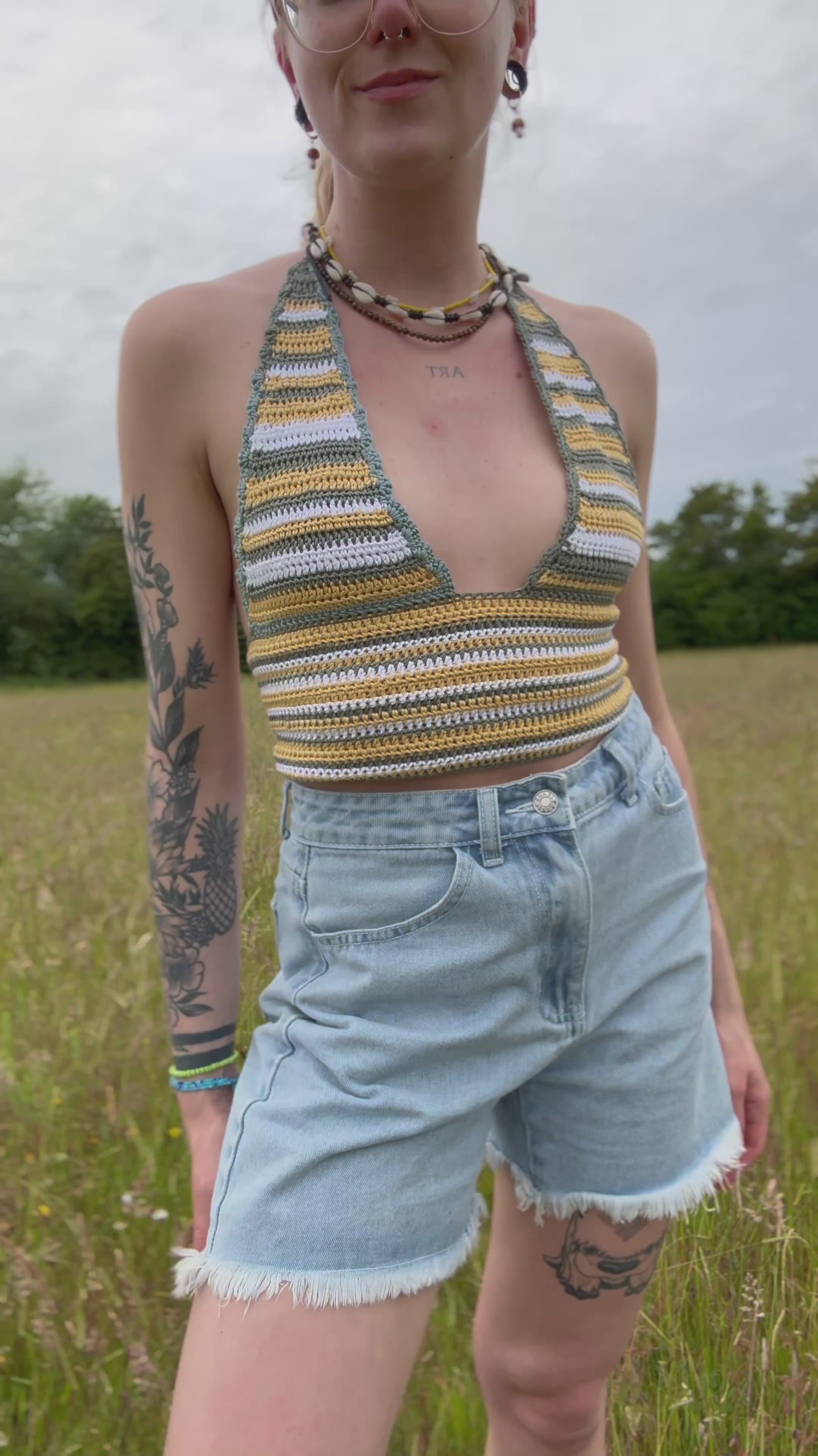 Easy Halter Top Crochet Pattern, Beginner Crochet Top Pattern – Easy Halter, Women’s Summer Top PDF, Boho Crochet Top Pattern – Festival Halter, Summer Crop Top PDF in 3 different colors.